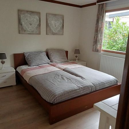 Roodborstje 4 Persoonschalet Putten Esterno foto
