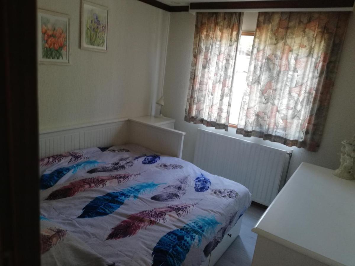 Roodborstje 4 Persoonschalet Putten Esterno foto